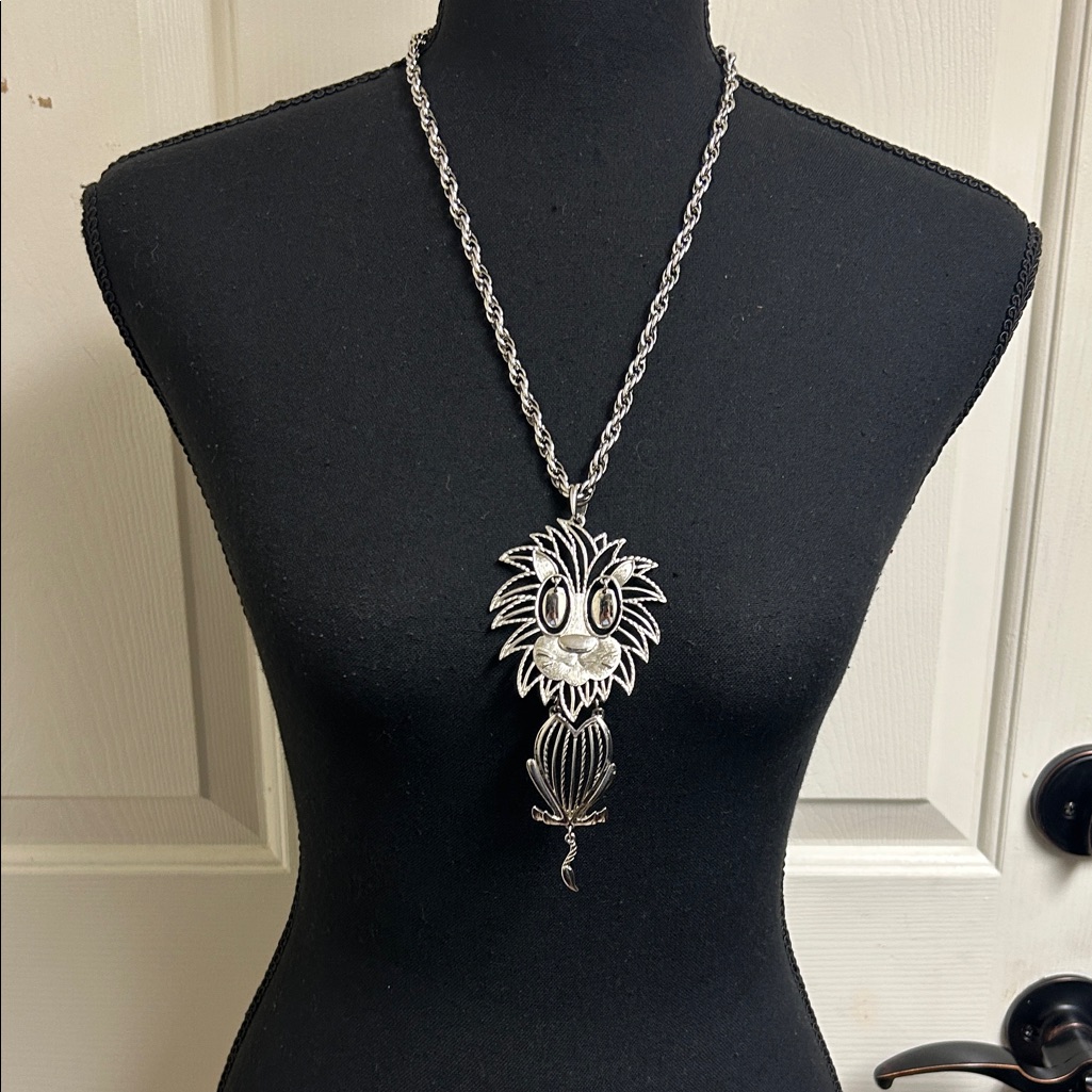 Necklace Vintage Signed Alan Silver Tone Dangle Lion Shape Pendant On 23” Chain